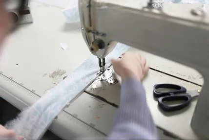 Machine de bande d'étanchéité de collage de couture d'air chaud pour imperméable